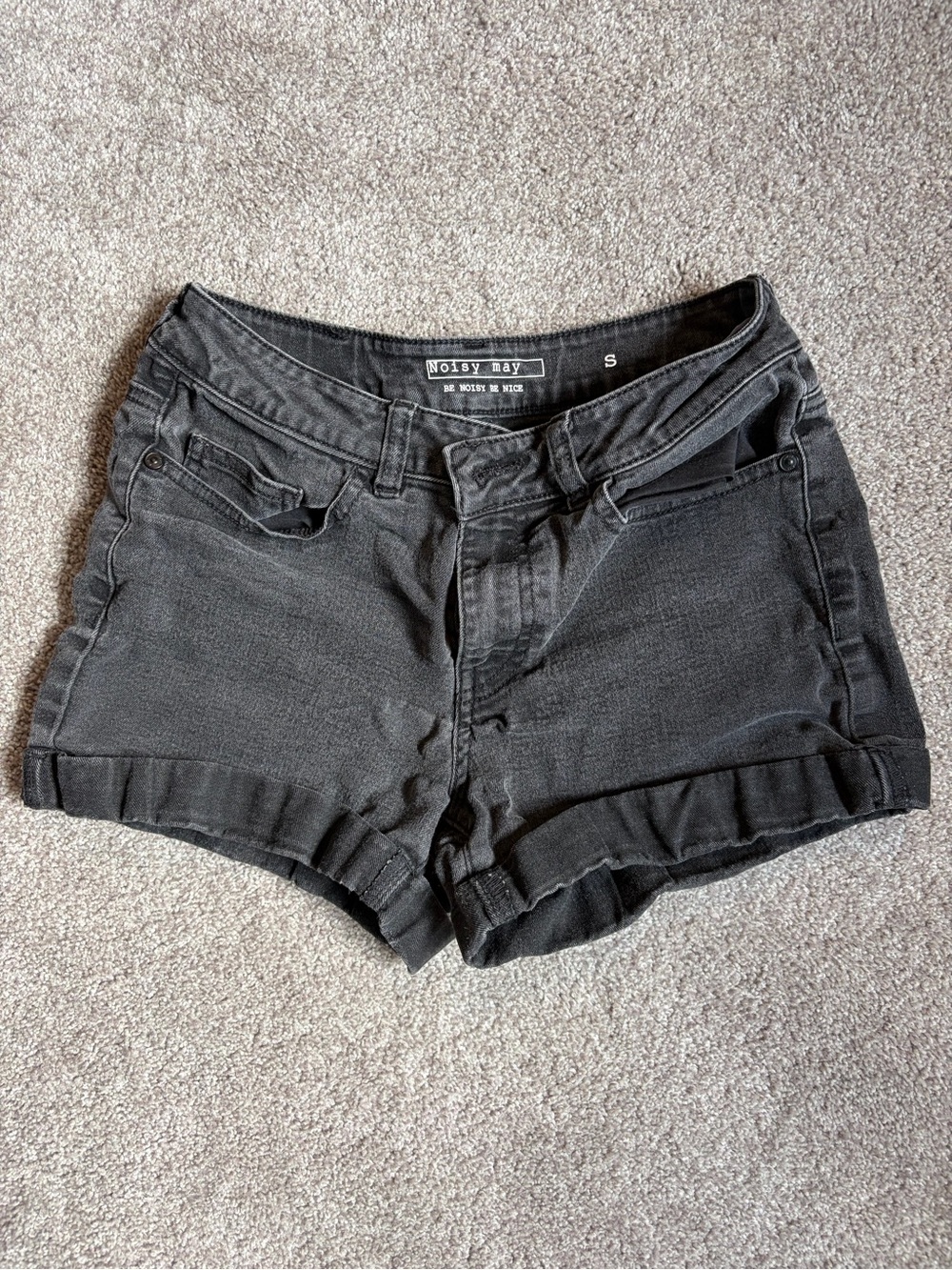 3/15$ 🛍️ Noisy May Faded Black Denim Shorts